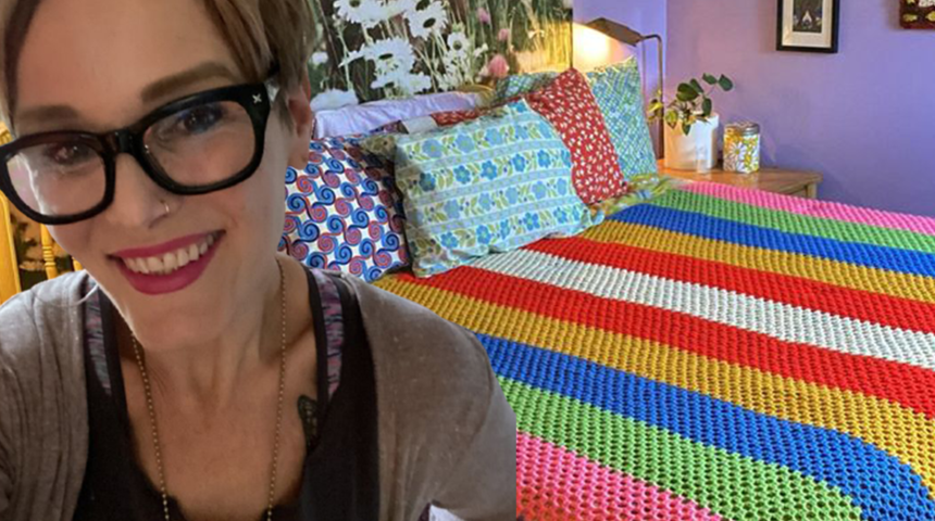 Zaman tünelinden fırlamış gibi! 1970’li yılları geri getirdi, eşyalarının maliyeti şaşırttı