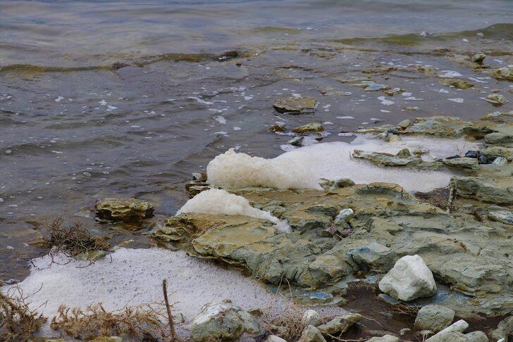 Burdur Gölü'nde köpükler oluştu G1