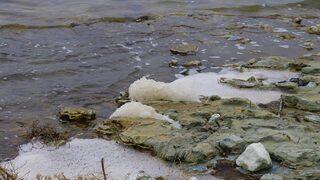 Burdur Gölü'nde köpükler oluştu