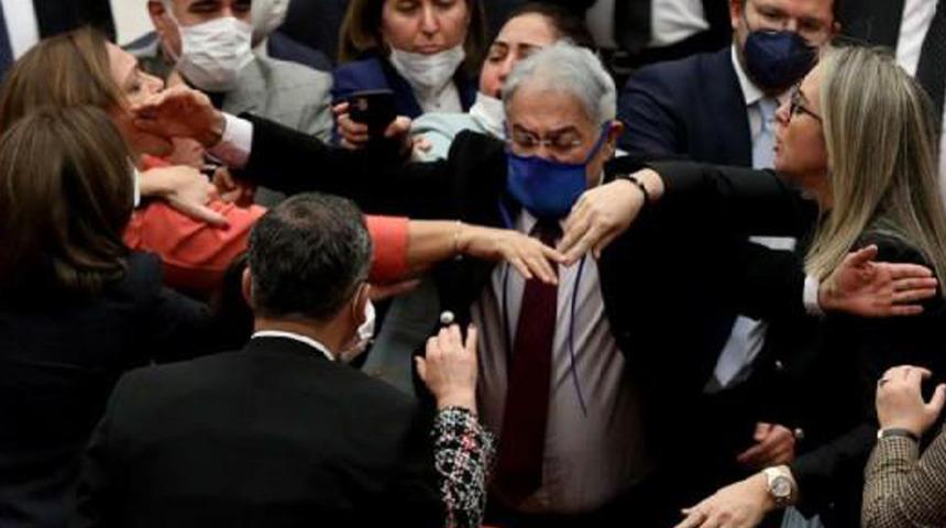 Mecliste yüksek tansiyon devam ediyor! Kadın vekiller kavga etti