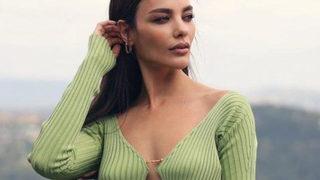 Hazal Filiz Küçükköse göğüs dekoltesiyle olay oldu! Melis Sezen'in önüne geçtin