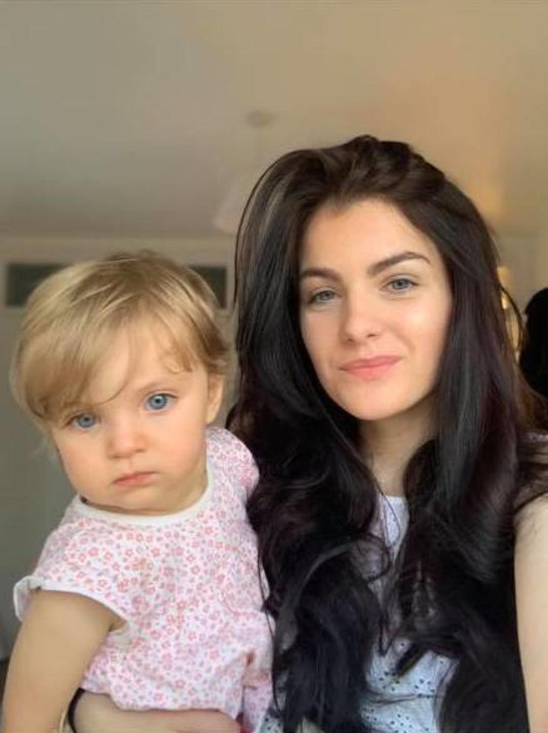 T&uuml;m d&uuml;nya bu haberi konuşuyordu! 16 aylık kızının &ouml;l&uuml;m&uuml;n&uuml; izleyen anne Frankie Smith'in gen&ccedil;lik fotoğrafları ortaya &ccedil;ıktı