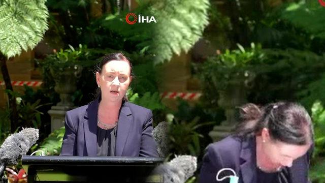 Saniye saniye görüntülendi! Bacağına tırmandı, basın toplantısını yarıda kesti