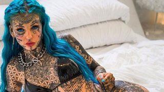 Göz bebeklerinde dahi dövme var! Dövme modeli Amber Luke, mürekkeplerinden önceki halini paylaştı