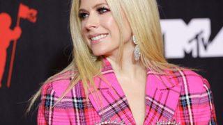 Ünlü şarkıcı duyurdu! Avril Lavigne’nin bir döneme damga vuran şarkısı ‘Sk8er Boi’ film oluyor 