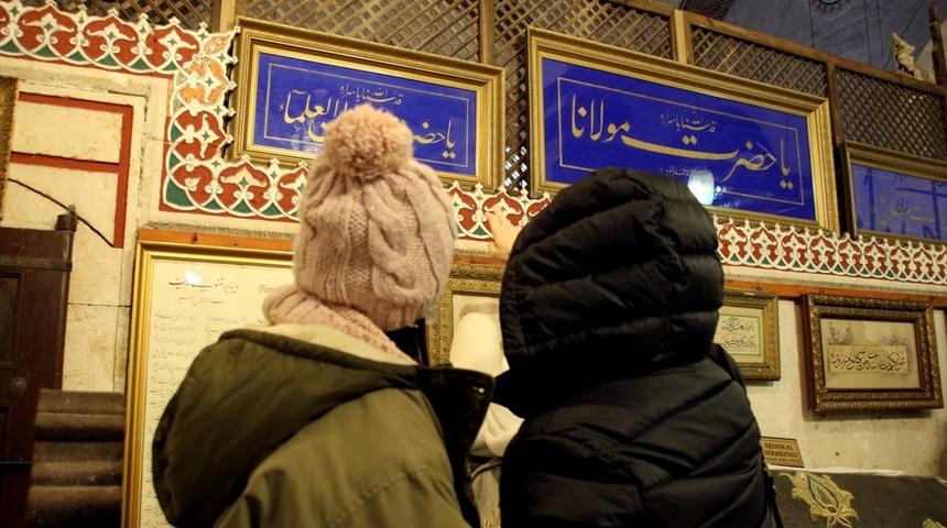 Mevlana Müzesi Şeb-i Arus töreni öncesi yerli ve yabancı ziyaretçilerle doldu