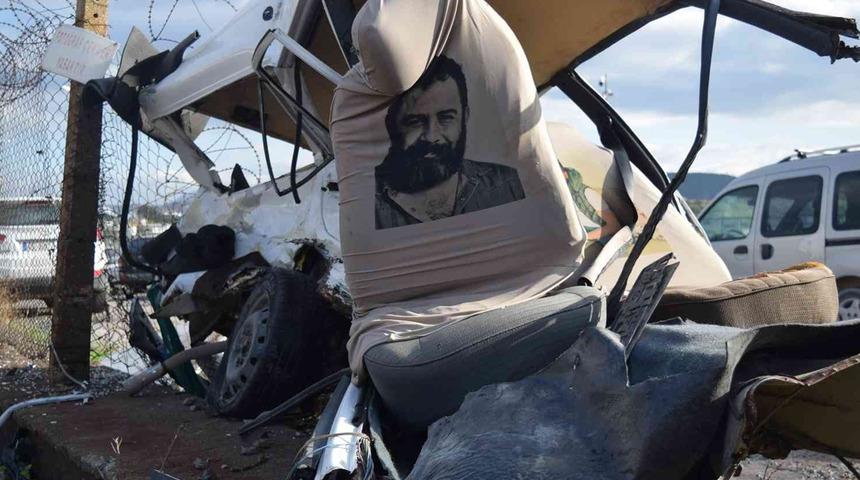 Otomobil ikiye b&ouml;l&uuml;nd&uuml;: Yaralılar var