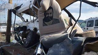 Otomobil ikiye bölündü: Yaralılar var