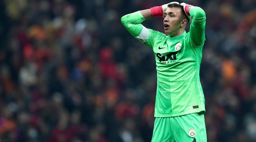 Son dakika: Galatasaray'da Muslera'nın boşluğu çabuk doldu! Göztepe'nin kalecisi İrfan Can Eğribayat ile...