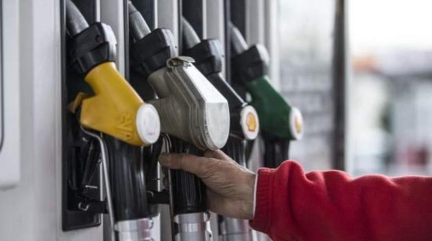 Benzin, motorin ve otogaza yarından itibaren ge&ccedil;erli olacak yeni zamlar a&ccedil;ıklandı