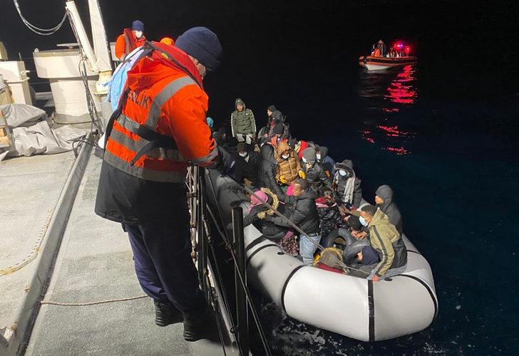 İzmir açıklarında kaçak göçmen operasyonu: 50 kişi yakalandı