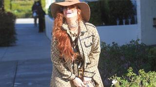 Phoebe Price durmuyor! Arkasını görenler şaşkına döndü