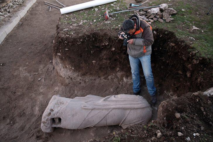 Uşak'taki Blaundos Antik Kenti kazılarında 2 bin yıllık iki heykel bulundu G4