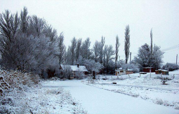 Sivas'ta kar yağışı nedeniyle 40 köy yolu ulaşıma kapandı G2
