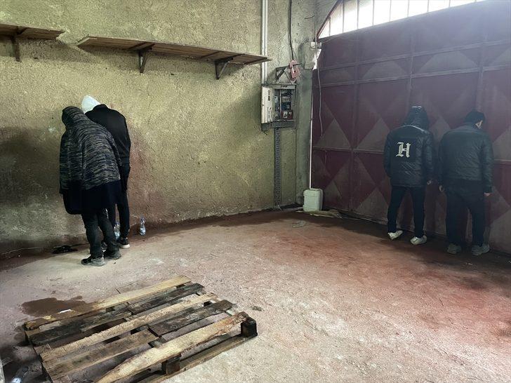 GÜNCELLEME - Kocaeli'deki sahte içki operasyonunda 3 şüpheli tutuklandı G4