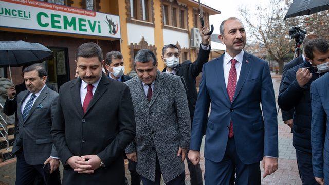 Adalet Bakanı Gül, Tunceli'de cemevi ziyaretinde konuştu: