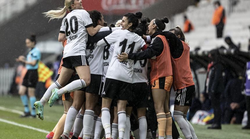 Son dakika: Kadın futbol derbisinde Beşiktaş, Fenerbahçe'yi  devirdi