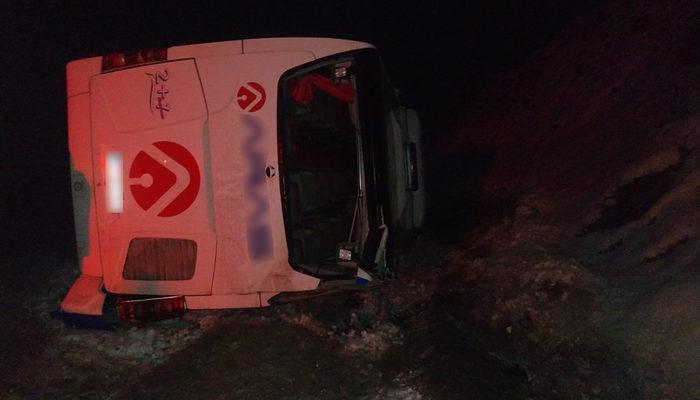 Son Dakika: Kars'ta yolcu otobüsü devrildi! Ölü ve yaralılar var