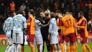 Son Dakika: Galatasaray'dan hakem Zorbay Küçük açıklaması: Türk futbolunda görev alması kabul edilemez