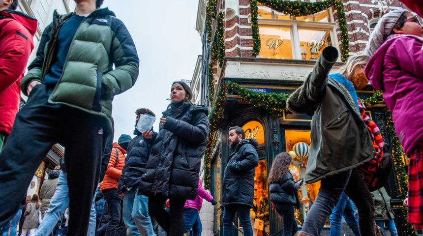 Hollanda Omicron varyantı nedeniyle 14 Ocak'a kadar kapandı