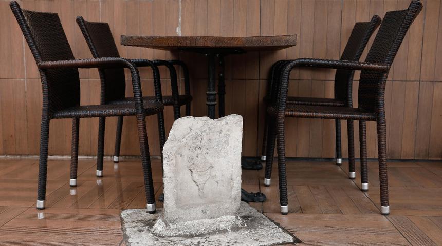 Eyüpsultan'daki bu kebapçıya giren müşteri şaşkına dönüyor! Mezar taşı sanıyorlar