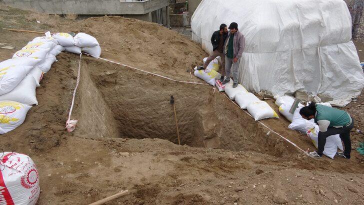 Van'da 10 aydır polisin nöbet tuttuğu bölgede Pers İmparatorluğu'na ait mezar ortaya çıktı G1