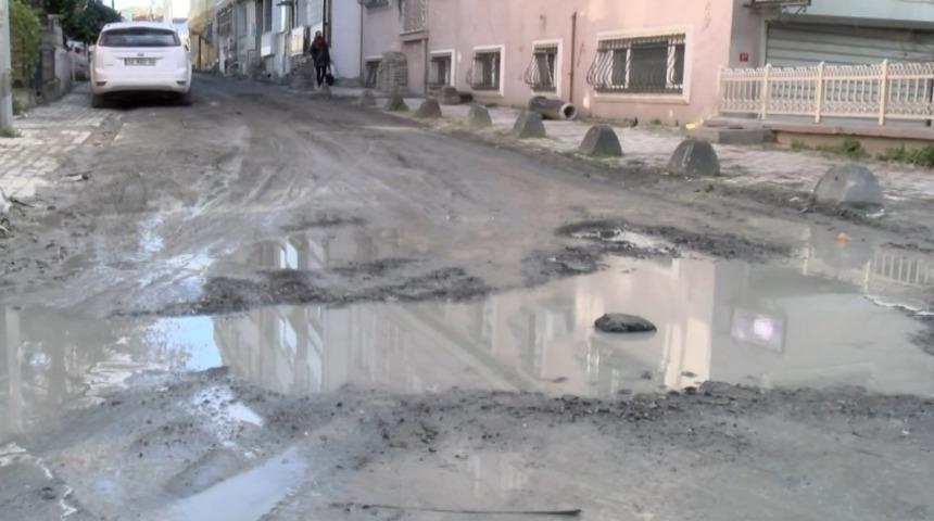 Bakırköy'de mahalleliyi isyan ettiren görüntü! Her yer çamur içinde