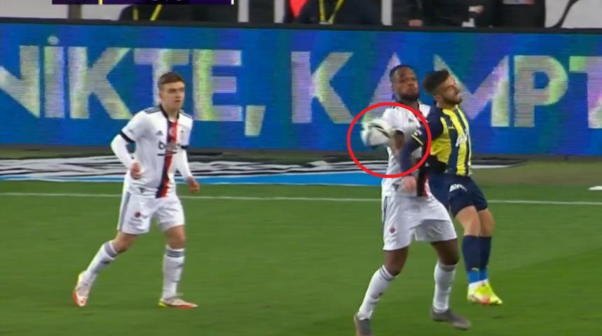 Son dakika: Fenerbahçe-Beşiktaş maçına damga vuran penaltı pozisyonu!