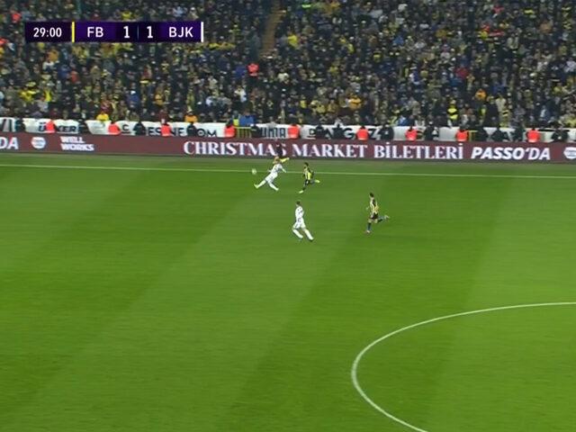 Fenerbahçe-Beşiktaş maçında Vida'ya tepki yağıyor! Yaptığı hata sonrası...