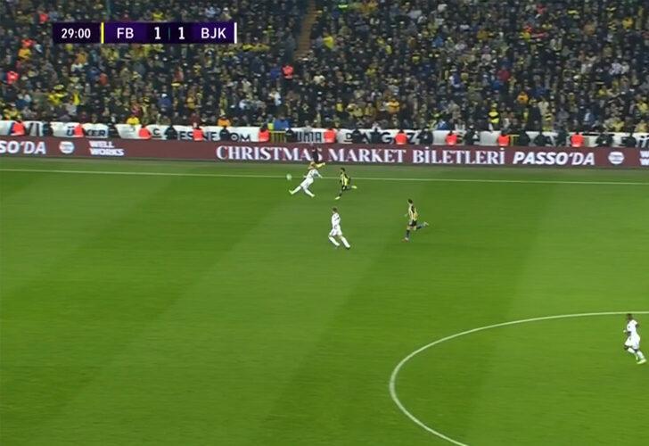 Fenerbahçe-Beşiktaş maçında Vida'ya tepki yağıyor! Yaptığı hata sonrası...