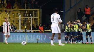 Son dakika: Fenerbahçe Beşiktaş derbisinde her şey var kazanan yok! Josef de Souza damga vurdu…