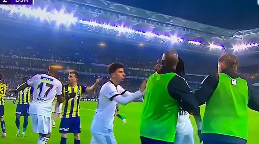 Son dakika: Fenerbahçe-Beşiktaş derbisinde kavga çıktı! Batshuayi ve Serdar Aziz...