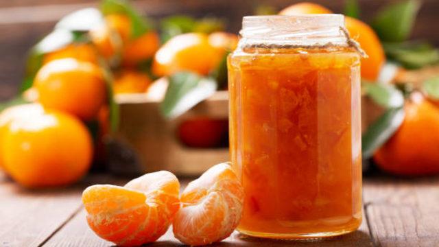 Her meyvenin reçeli olmaz! diyenler burada mı? Ekmeğe sürmelere doyamayacağınız mandalina reçeli tarifi