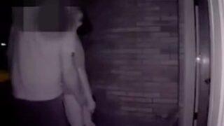 Karısını aldatırken görüntülü diafona yakalandı! Sosyal medyadan eşi ifşa etti