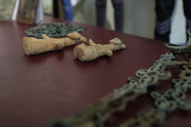 İzmir'de ele geçirilen Jivaro kabilesine ait 4 kafatası inceleniyor G3