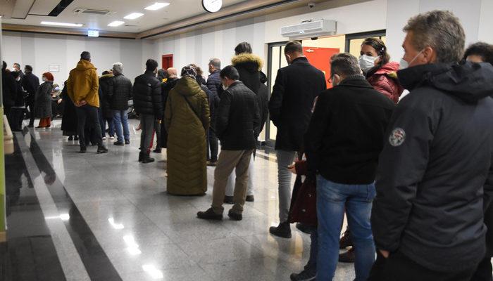 Hatırlatma dozu için hastanenin yolunu tuttular! Günde 15 bin kişi aşı için sıra bekliyor