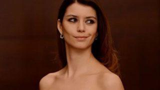 Güzel oyuncu Beren Saat mini elbiseli pozunu paylaştı! Sosyal medya yıkıldı