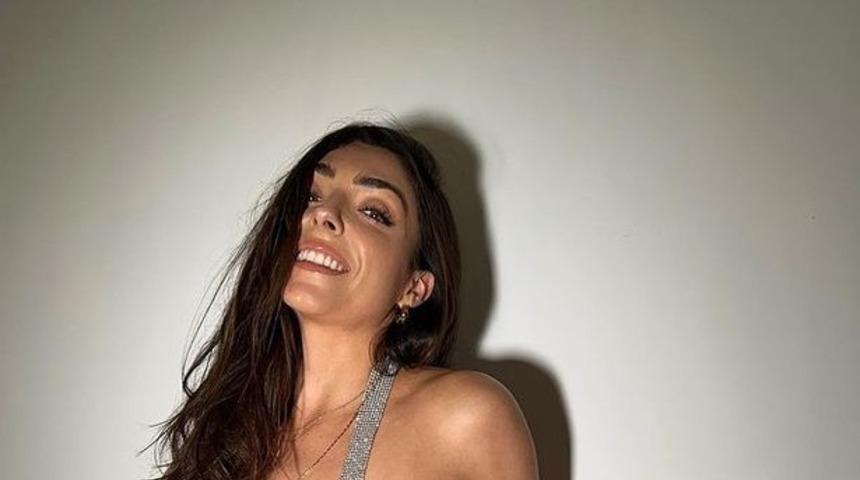 Sosyal medya fenomeni yara izini göstermek istedi! Dekolteli kıyafetiyle beğeni topladı 