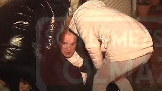 Burak Sergen'i yerden kaldıramadılar! Fena yakalandı