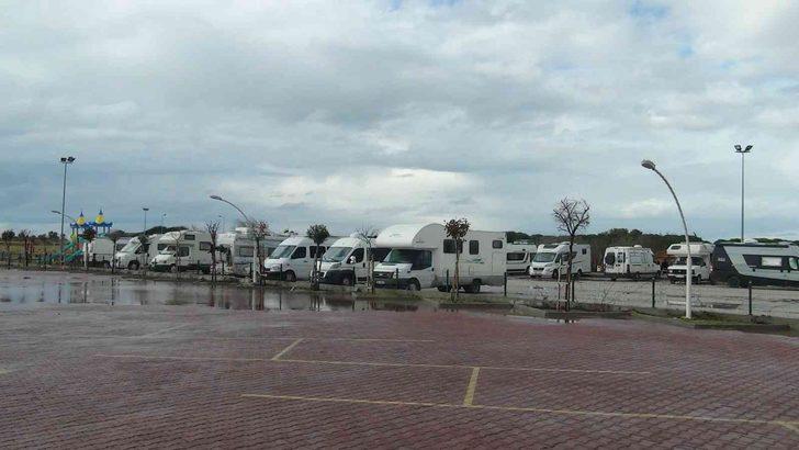 Antalya’da vatandaşların 12 ay süren karavan tatili herkesi kıskandırdı! “Evi kapattık yola çıktık” G3