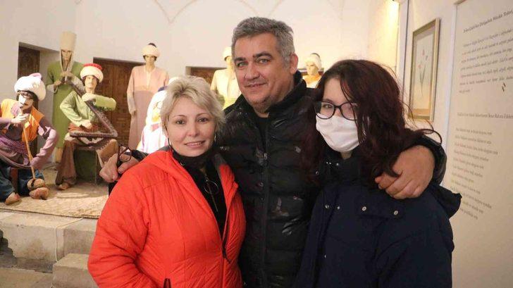 Turistler, Sultan 2. Bayezid Külliyesi Sağlık Müzesi’ne yoğun ilgi gösterdi! “İçimizi ürperten tarihi yaşıyoruz” G2