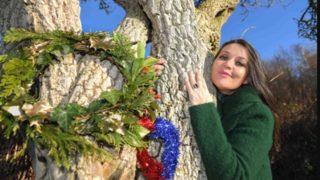 İki yıl önce bir ağaçla evlenen Kate Cunningham, ilişkilerinin ilk günkü gibi olduğunu söyledi! “Daha önce bu kadar sevilmemiştim”