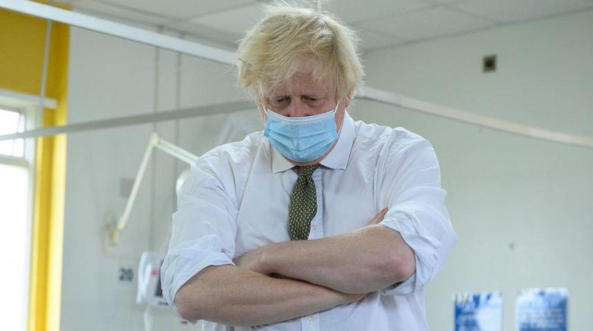 İngiltere Başbakanı Johnson yeni Covid &ouml;nlemlerini ihtimal dışı bırakmadı