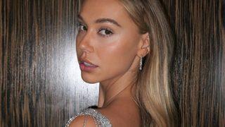 ABD'li model Alexis Ren yine çok cesur! Bu defa yılbaşı stiliyle Instagram'ı salladı