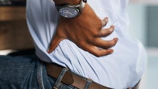 Böbrek kanseri riski erkeklerde 2 kat fazla görülüyor! Belinizdeki ağrı geçmiyorsa...