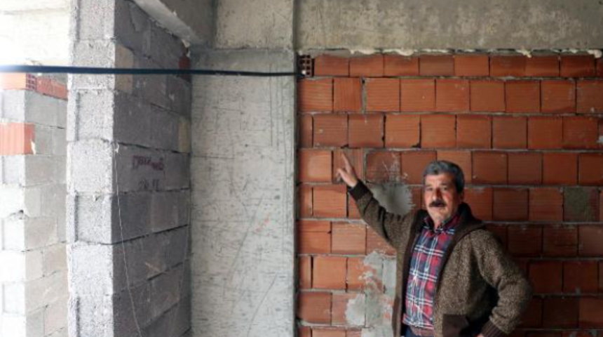 Denizli'de bu inşaatı gören şaşkına dönüyor! Kablo kaldırılmayınca inşaatın içinden geçirdi