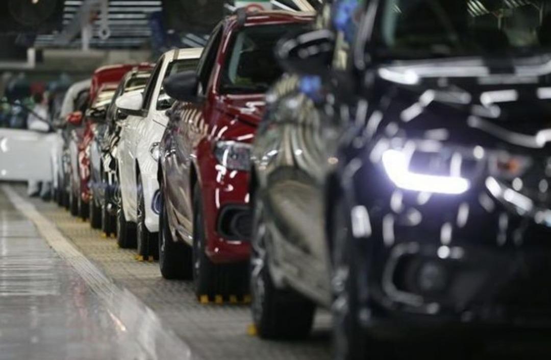 Son Dakika: Sıfır otomobil fiyatları g&uuml;ncellendi! Dolar kurundaki sert d&uuml;ş&uuml;ş sonrası otomobil fiyatı indirimleri peş peşe geldi
