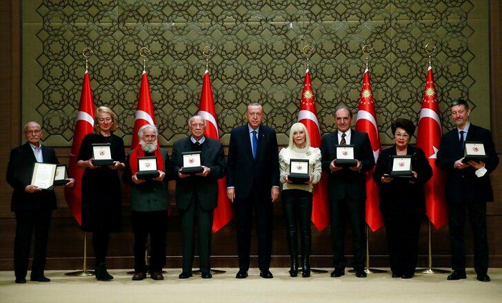 Cumhurbaşkanı Erdoğan, Cumhurbaşkanlığı Kültür ve Sanat Büyük Ödülleri Töreni'nde konuştu: (2) G3