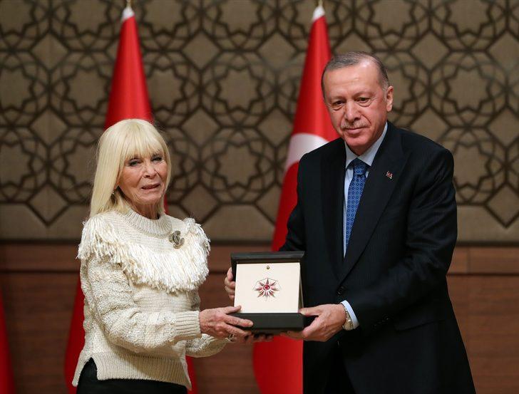 Cumhurbaşkanı Erdoğan, Cumhurbaşkanlığı Kültür ve Sanat Büyük Ödülleri Töreni'nde konuştu: (2) G4