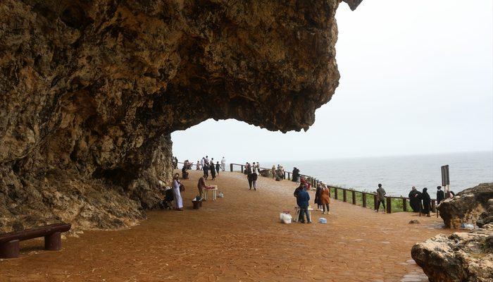 Umman'ın Zufar kenti mağara turizmiyle ilgi çekiyor! Turistlerin ilgi odağı oldu